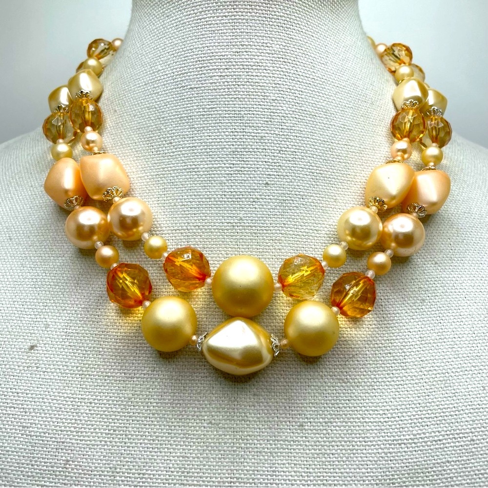 Stunning Unsigned Vintage Faux Peach Pearl Lucite Faceted Crystal Bead Necklace